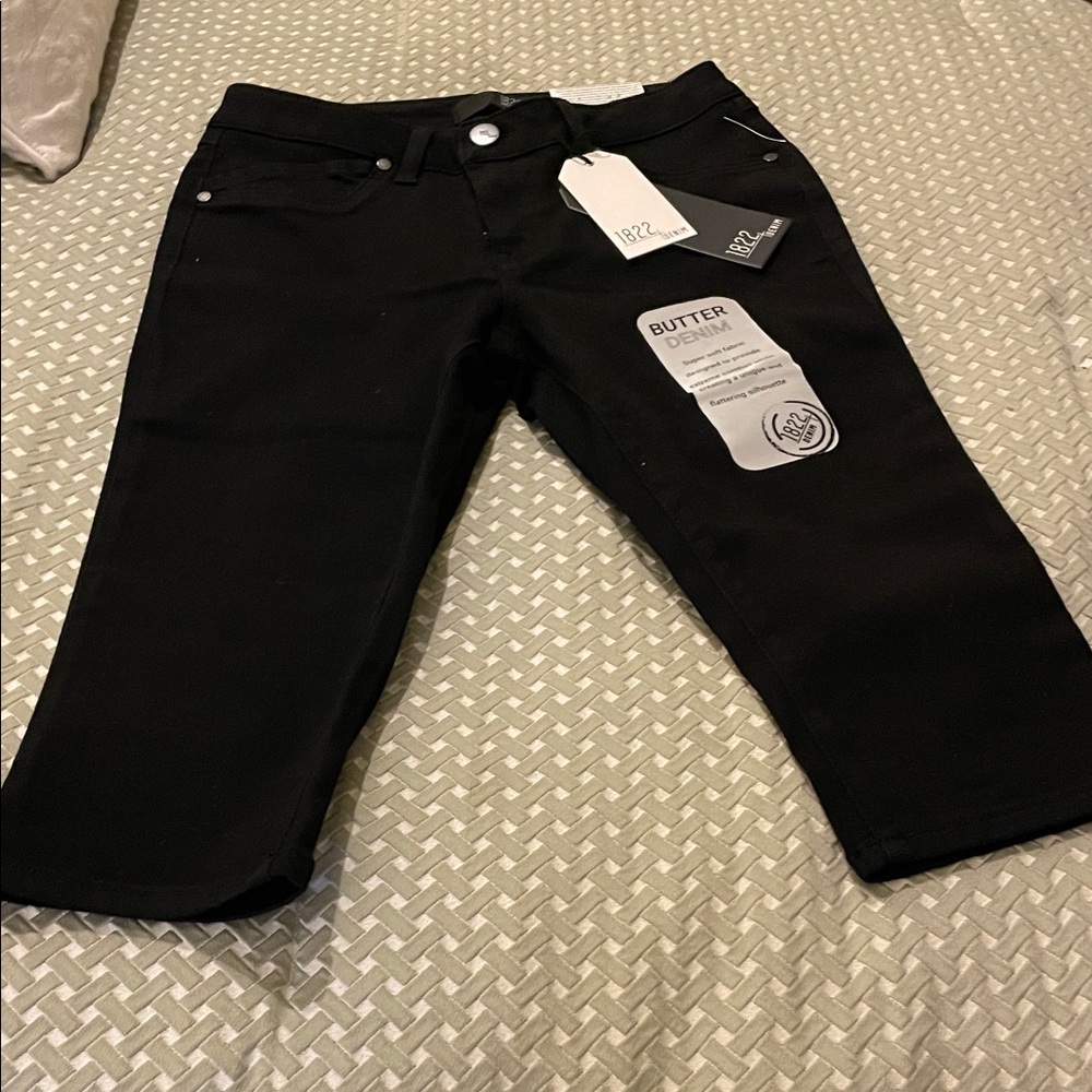 1822 Denim Jet Black Cropped Jeans with stretch